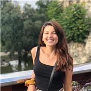 Je m’appelle Antonia, éduquée en Angleterre et professionnelle dans des multinationales américaines depuis